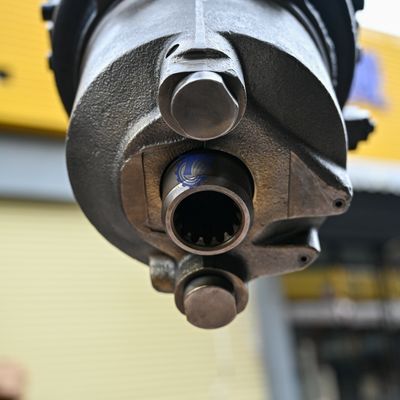 204-2819 209-5992 215-9982 CAT320C 320D 323D 324D Motor Perjalanan Final Drive Perjalanan perakitan