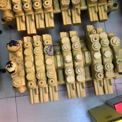 456-1837 471-5697 455-7947 CAT305 306 307E2 Katup Kontrol Utama Didorong oleh Mesin C2.4 Bagian Mini Excavator Hidraulik