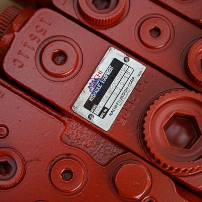 Katup kontrol Nachi DPK-T04-8P-DC-7815F untuk Hitachi EX55 ZAX60 Kobelco SK60 excavator