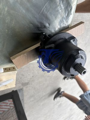 B0440-18001 708-7r-00710 708-7r-01690 Untuk Kayaba Wa320-5 Wa320-6 Penggemar hidraulik Motor Motor;minyak (penggerak kipas) Bagian excavator Pasang Pasar Asli